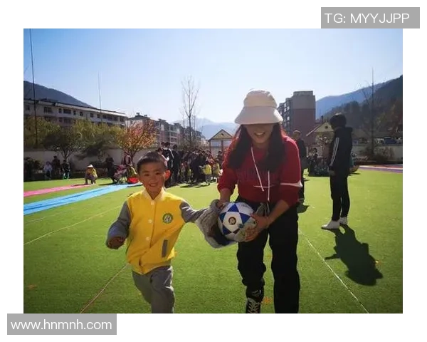 女童足球衣的时尚选择与运动性能完美结合，助力小女孩快乐成长